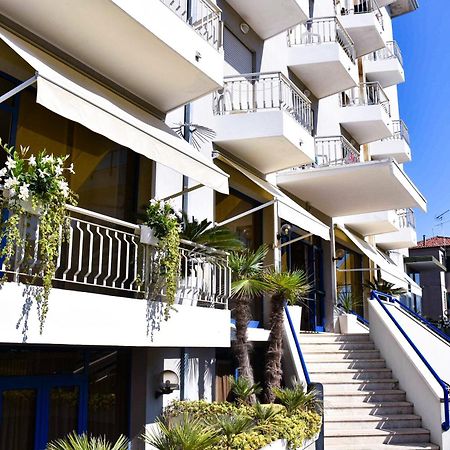 Hotel Umberto Лидо-ди-Езоло Экстерьер фото