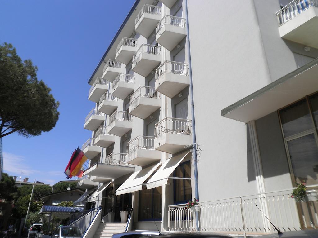 Hotel Umberto Лидо-ди-Езоло Экстерьер фото