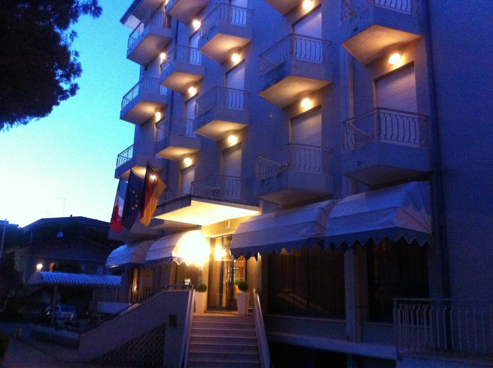 Hotel Umberto Лидо-ди-Езоло Экстерьер фото